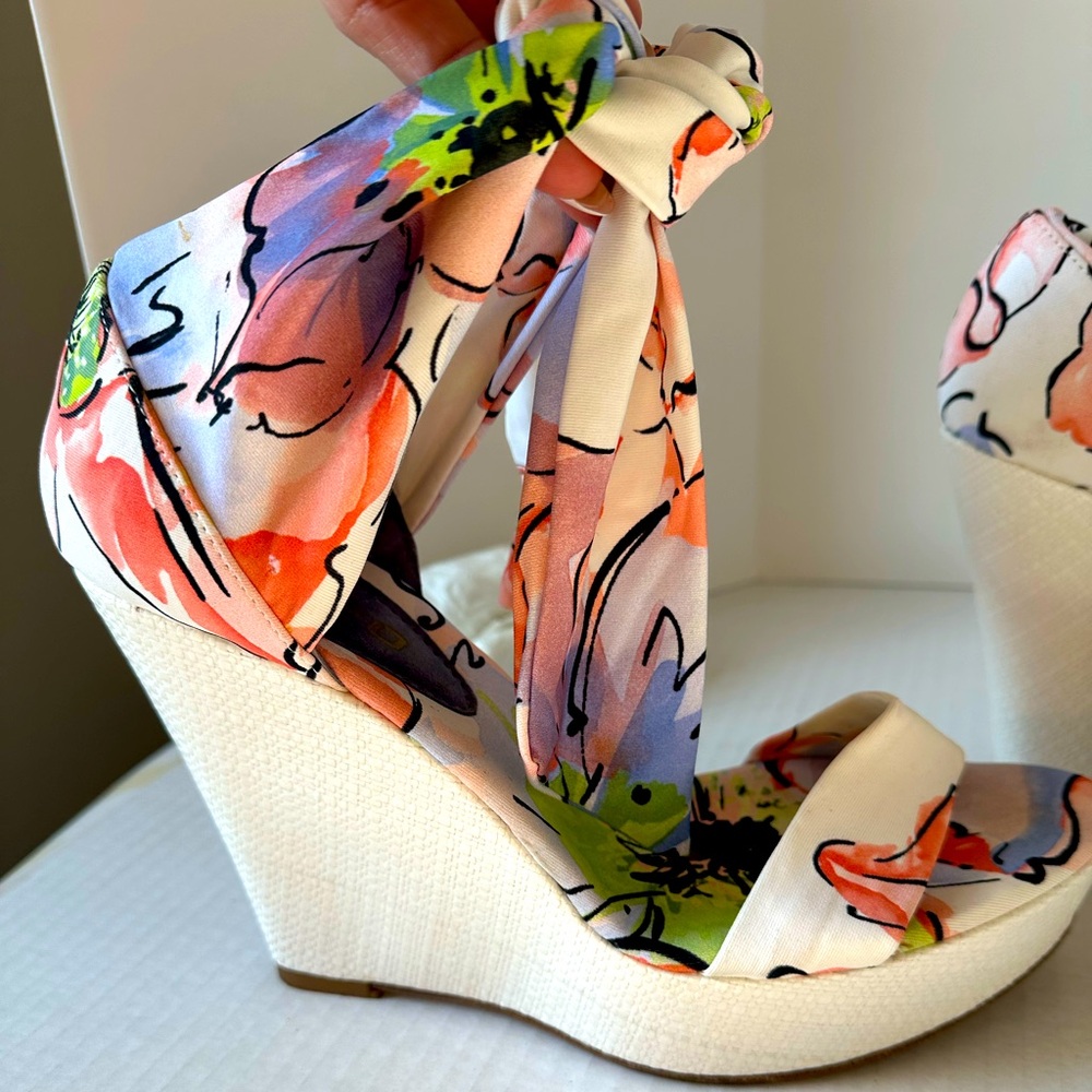 Floral Fabric Platform Sandal
Gorgeous! (Italian Shoe Company Sardinia)